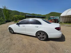 2022 Mercedes-Benz E-Class E350 4MATIC Avantgarde — фото 3
