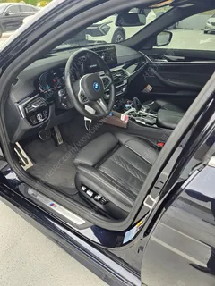 2023 BMW 5-Series 530e M Sport — фото 4