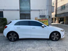 2022 Mercedes-Benz A-Class A220 Hatchback — фото 5