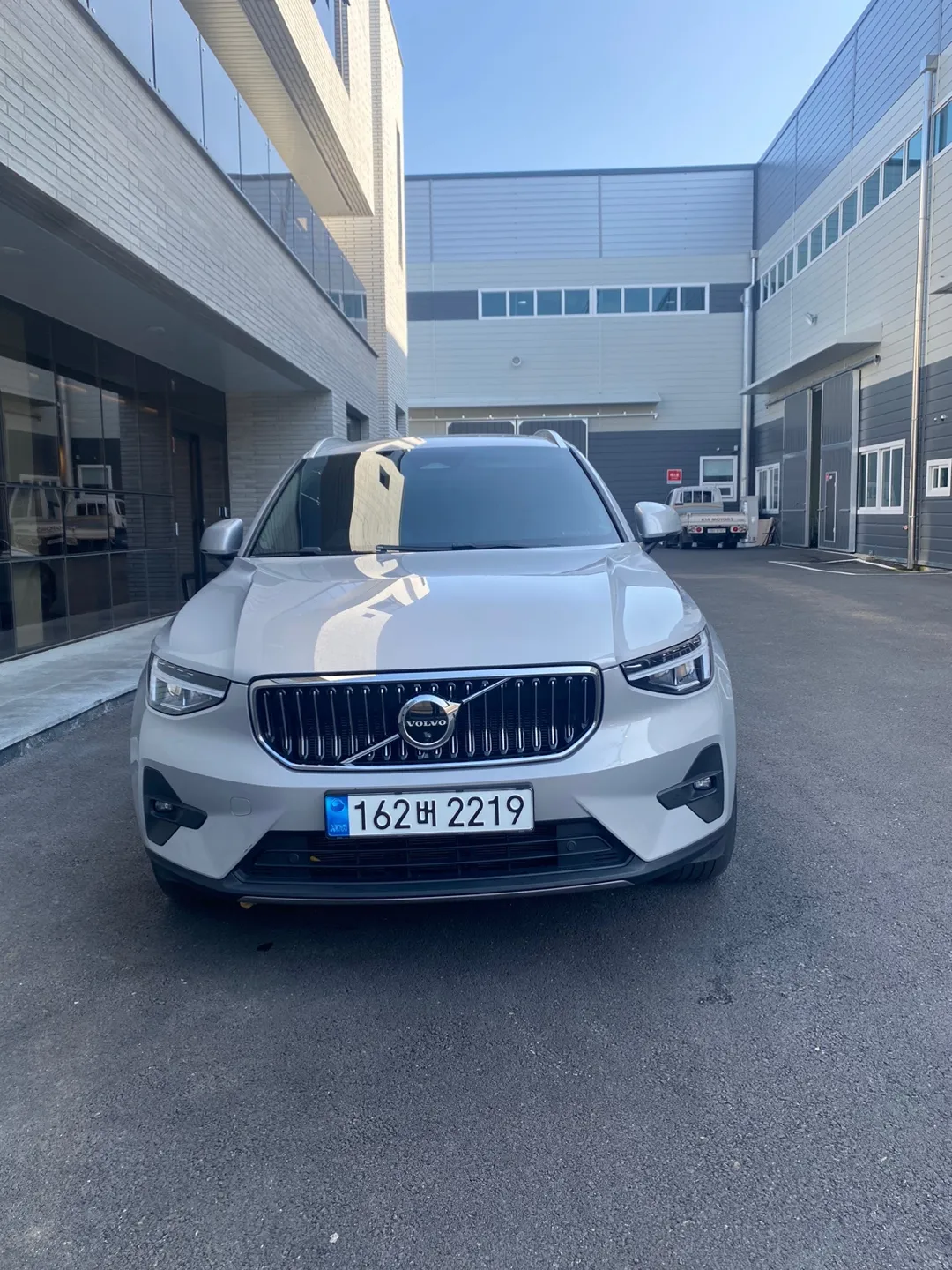 2023 Volvo XC40 B4 Ultimate Bright