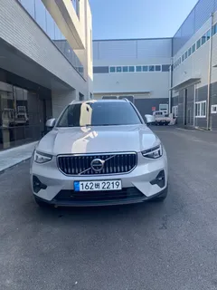 2023 Volvo XC40 B4 Ultimate Bright — фото 13