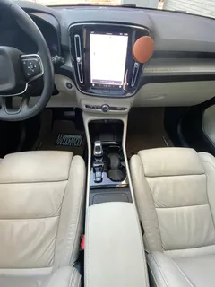 2023 Volvo XC40 B4 Ultimate Bright — фото 17