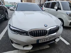 2022 BMW 3-Series 320d Luxury — фото 1