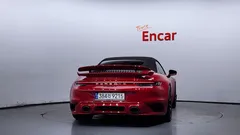 2022 Porsche 911 Turbo S Cabriolet, красный — фото 4