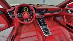 2022 Porsche 911 Turbo S Cabriolet, красный — фото 7