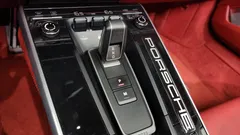 2022 Porsche 911 Turbo S Cabriolet, красный — фото 9