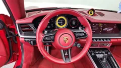 2022 Porsche 911 Turbo S Cabriolet, красный — фото 13