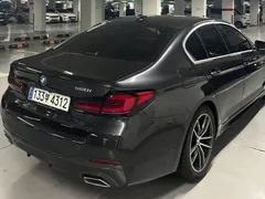 2023 BMW 5-Series 520i M Sport — фото 5