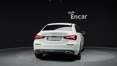 2021 Mercedes-Benz A-Class A220 Sedan, белый — фото 4
