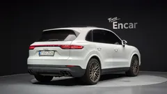 2023 Porsche Cayenne 3.0 PLATINUM EDITION — фото 2
