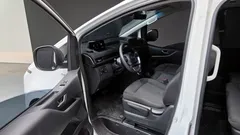 2022 Hyundai Staria 4WD Tourer 11-Seater — фото 10