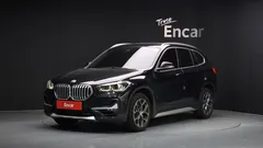 2021 BMW X1 xDrive 20i xLine, чёрный — фото 1