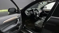 2021 BMW X1 xDrive 20i xLine, чёрный — фото 10