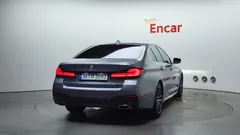 2023 BMW 5-Series 520i M Sport, серый — фото 4