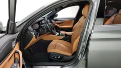 2023 BMW 5-Series 520i M Sport, серый — фото 10