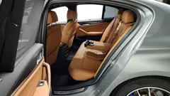 2023 BMW 5-Series 520i M Sport, серый — фото 15