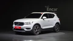 2021 Volvo XC40 B4 Inscription, белый — фото 1