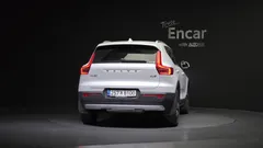 2021 Volvo XC40 B4 Inscription, белый — фото 4