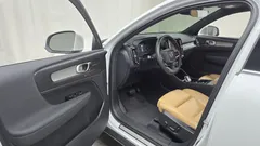 2021 Volvo XC40 B4 Inscription, белый — фото 10