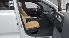 2021 Volvo XC40 B4 Inscription, белый — фото 11