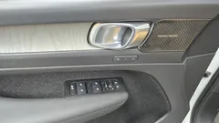 2021 Volvo XC40 B4 Inscription, белый — фото 17