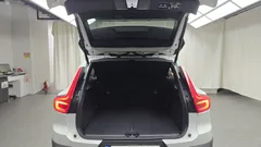 2021 Volvo XC40 B4 Inscription, белый — фото 20