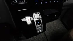 2023 Hyundai Staria 4WD Lounge 9-Seater — фото 9