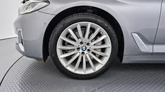2023 BMW 5-Series 530i xDrive Luxury — фото 5