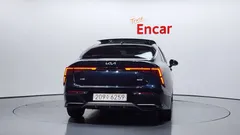 2024 Kia K5 Signature, синий — фото 4
