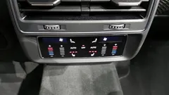 2022 Audi Q8 55 TFSI Quattro Premium — фото 19
