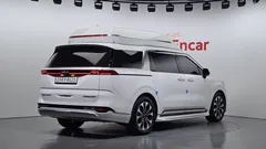 2023 Kia Carnival Diesel 9-Seater Hi-Limousine — фото 2