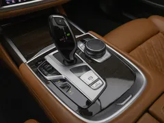 2022 BMW 7-Series 730d xDrive Design Pure Excellence, 갈대색 — фото 9