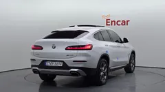 2023 BMW X4 xDrive20i xLine, белый — фото 2