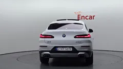 2023 BMW X4 xDrive20i xLine, белый — фото 4