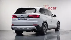 2023 BMW X5 xDrive 40i xLine, белый — фото 2