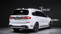 2022 BMW X7 xDrive 40i M Sport 6STR, белый — фото 2