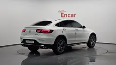 2021 Mercedes-Benz GLC-Class GLC300e 4MATIC Coupe, белый — фото 2