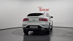 2021 Mercedes-Benz GLC-Class GLC300e 4MATIC Coupe, белый — фото 4