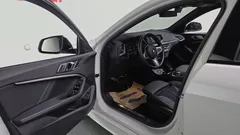2023 BMW 1-Series 120i M Sports — фото 10
