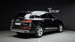 2021 Audi Q7 45 TDI Quattro, чёрный — фото 2