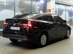 2022 Toyota Prius 1.8, чёрный — фото 4