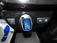 2022 Toyota Prius 1.8, чёрный — фото 16
