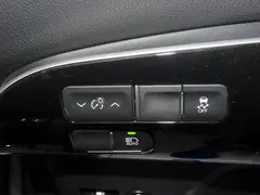 2022 Toyota Prius 1.8, чёрный — фото 18