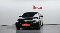 2022 BMW 5-Series 520i M Sport — фото 3