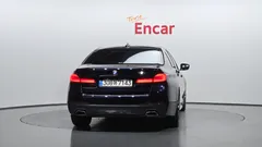 2022 BMW 5-Series 520i M Sport — фото 4