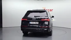 2022 Audi Q7 55 TFSI Quattro Premium — фото 4