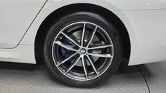 2023 BMW 5-Series 523d M Sport — фото 5