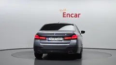 2023 BMW 5-Series 520i M Sport — фото 4