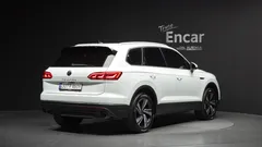 2022 Volkswagen Touareg 3.0 TDI Premium — фото 2