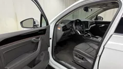 2022 Volkswagen Touareg 3.0 TDI Prestige, белый — фото 11